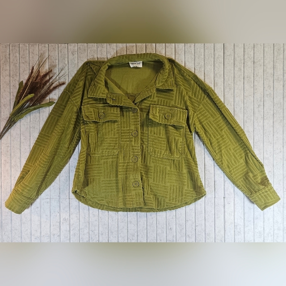 Women’s Green Textured Button Up Shacket Top | New In Size Small - Picture 2 of 3
